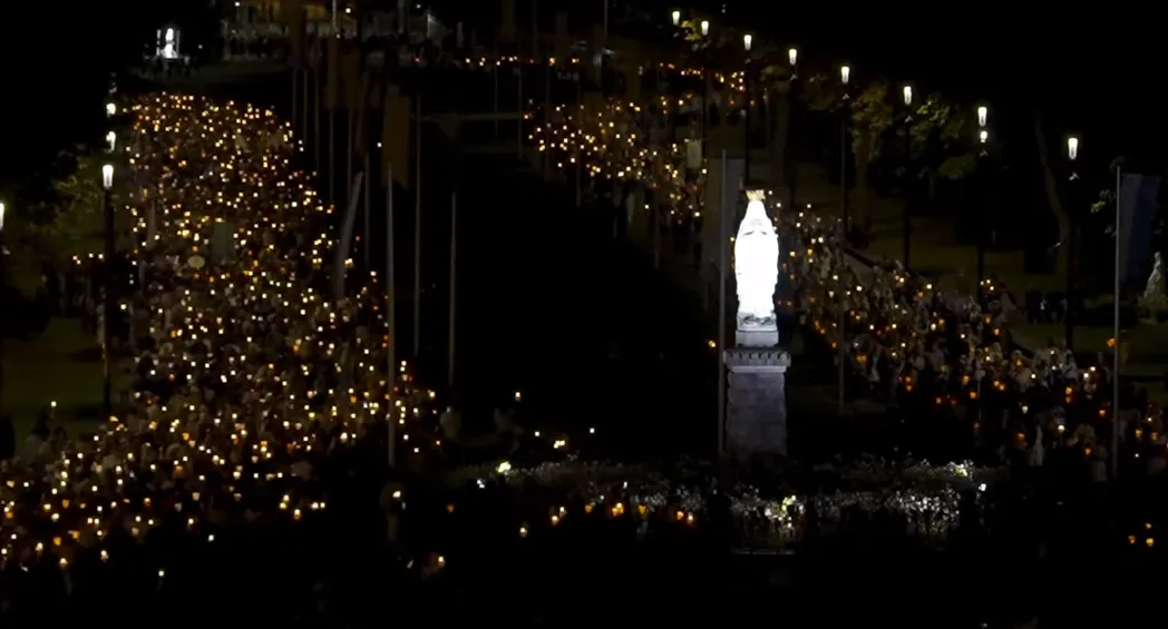 Procesión de las Antorchas Lourdes, Francia