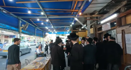 ultraortodoxos en el barrio ortodoxo de jerusalén