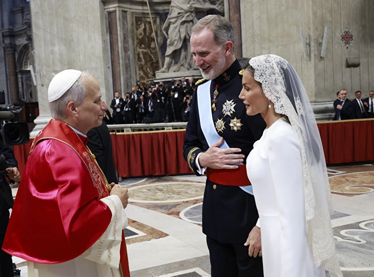 los Reyes de España visitando al Papa en Roma