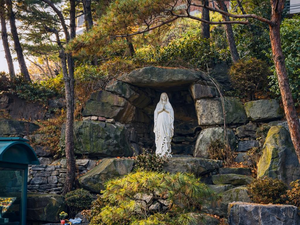 Virgen María en el exterior de Jeoldusan